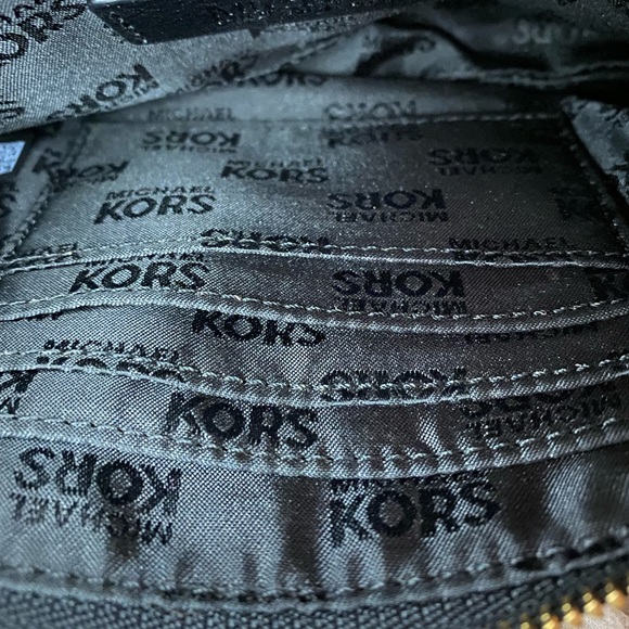 MICHAEL KORS 
Signature Jet Set Large Wristlet - Picture 7 of 7